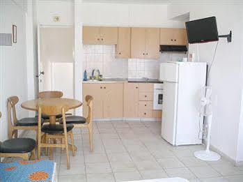 Renos Hotel Apts Polis Exterior photo
